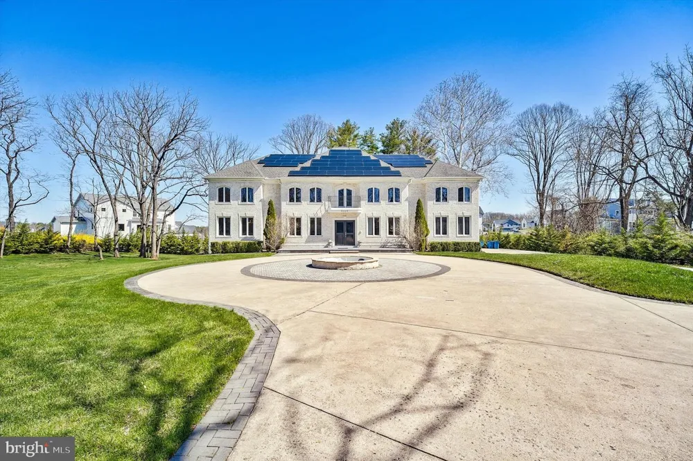9116 LEESBURG PIKE Vienna, VA 22182