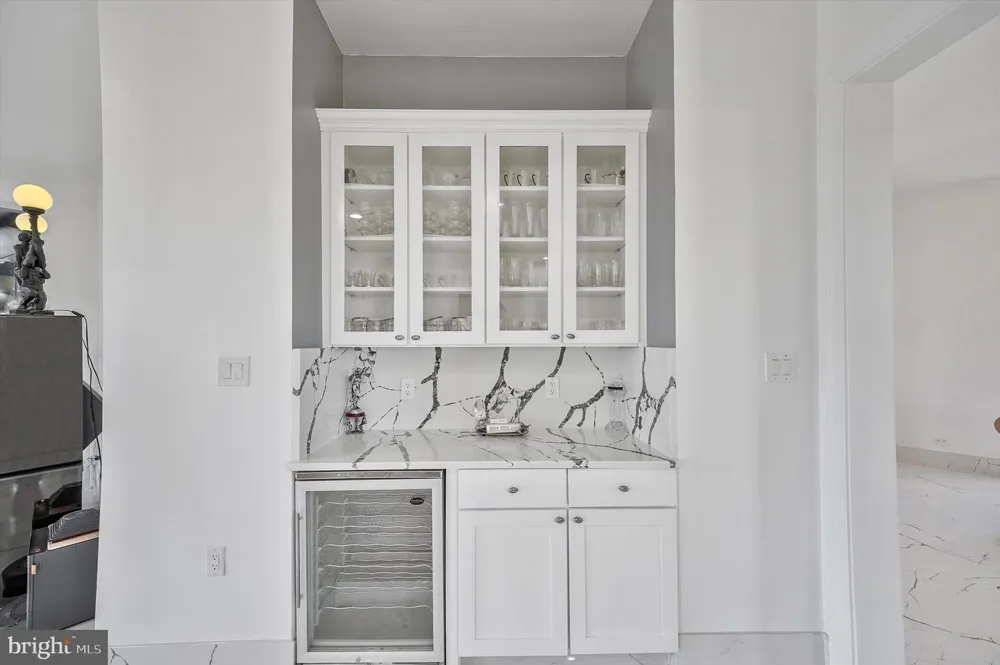 9116 LEESBURG PIKE Vienna, VA 22182