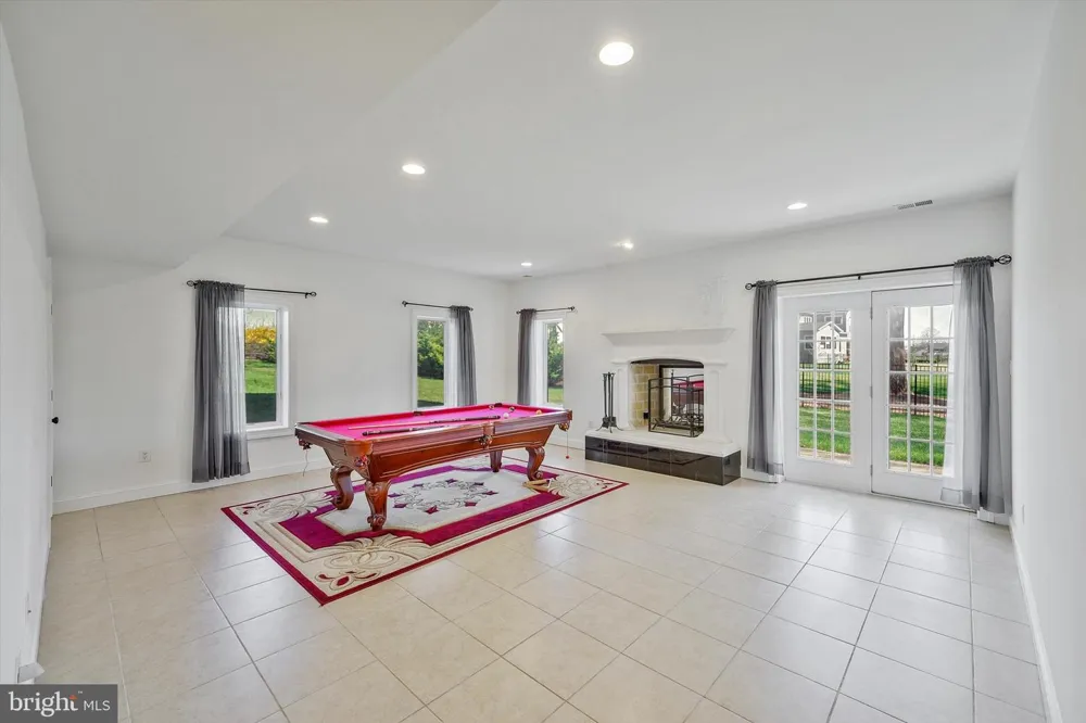 9116 LEESBURG PIKE Vienna, VA 22182