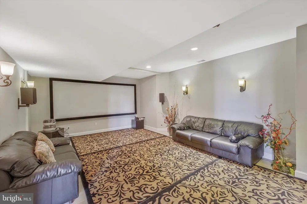 9116 LEESBURG PIKE Vienna, VA 22182