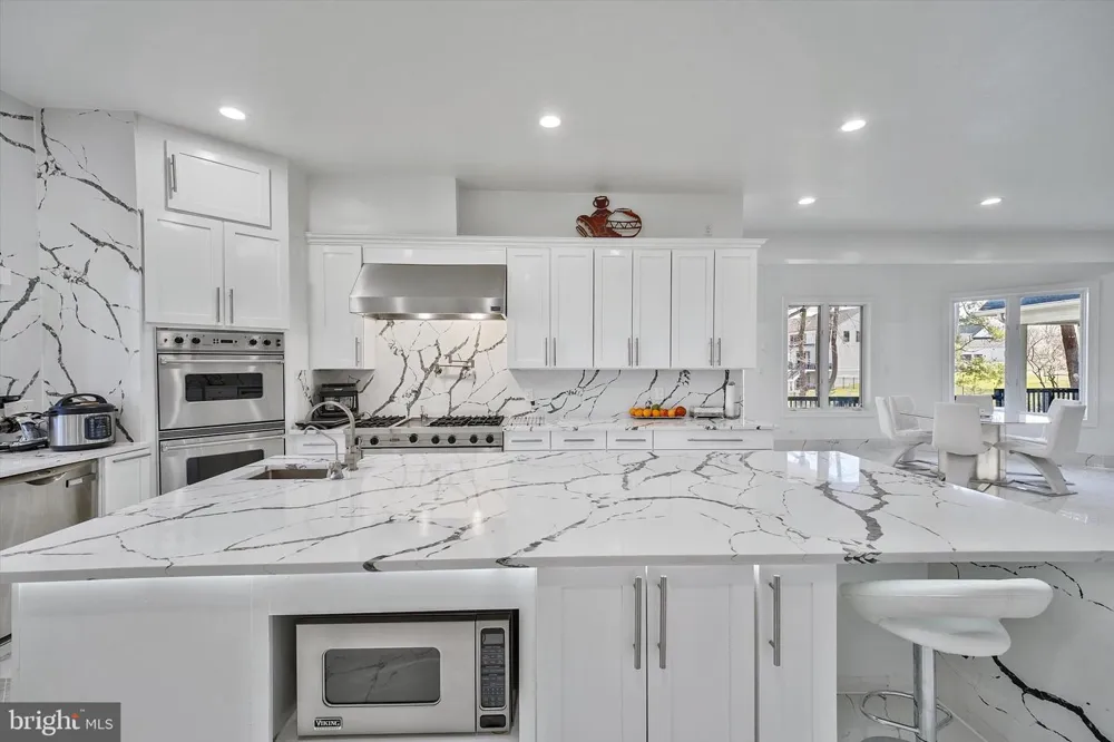 9116 LEESBURG PIKE Vienna, VA 22182
