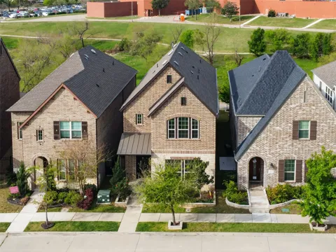 580 Courtyard Lane