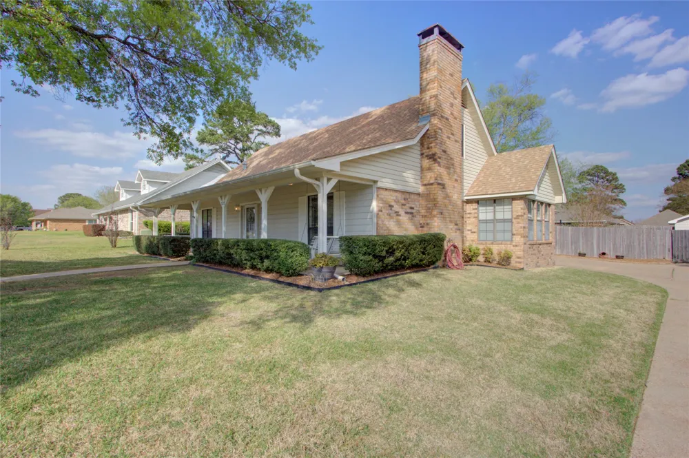 325 Loma Linda Wake Village, TX 75501