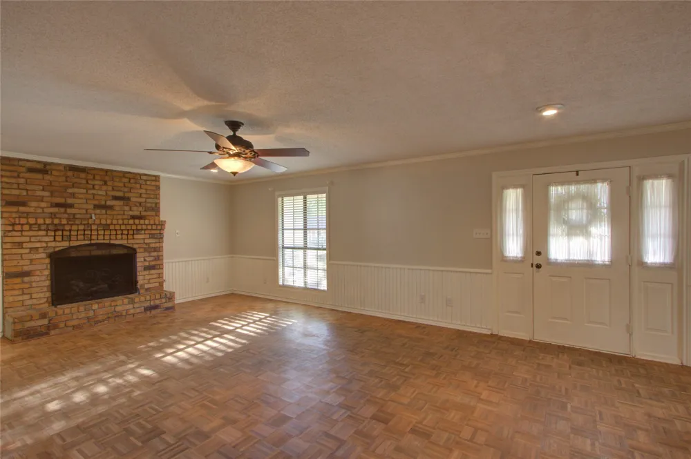 325 Loma Linda Wake Village, TX 75501