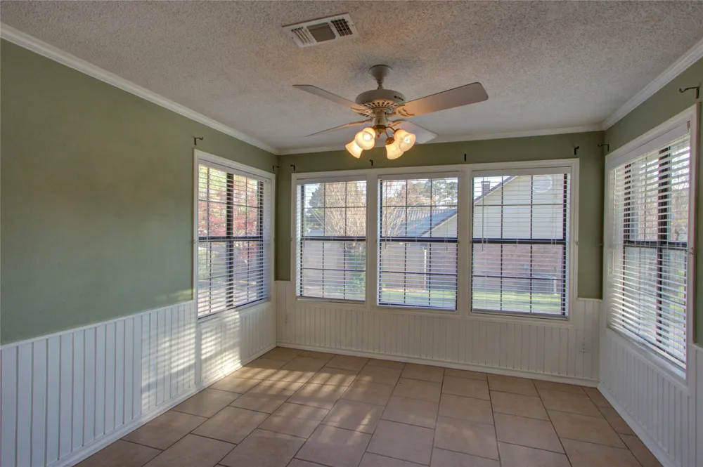 325 Loma Linda Wake Village, TX 75501