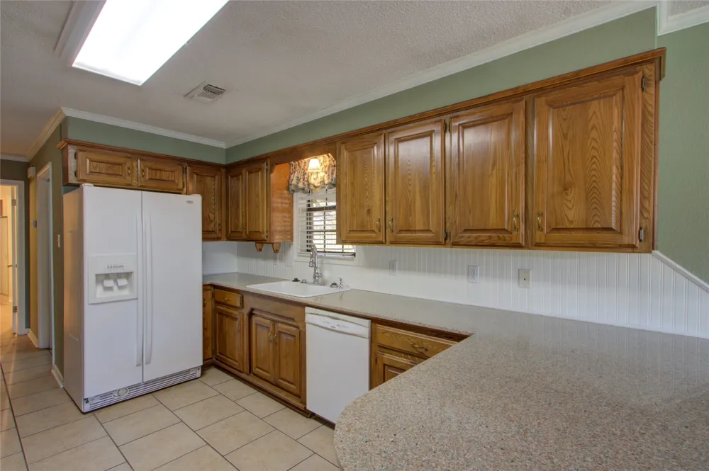 325 Loma Linda Wake Village, TX 75501