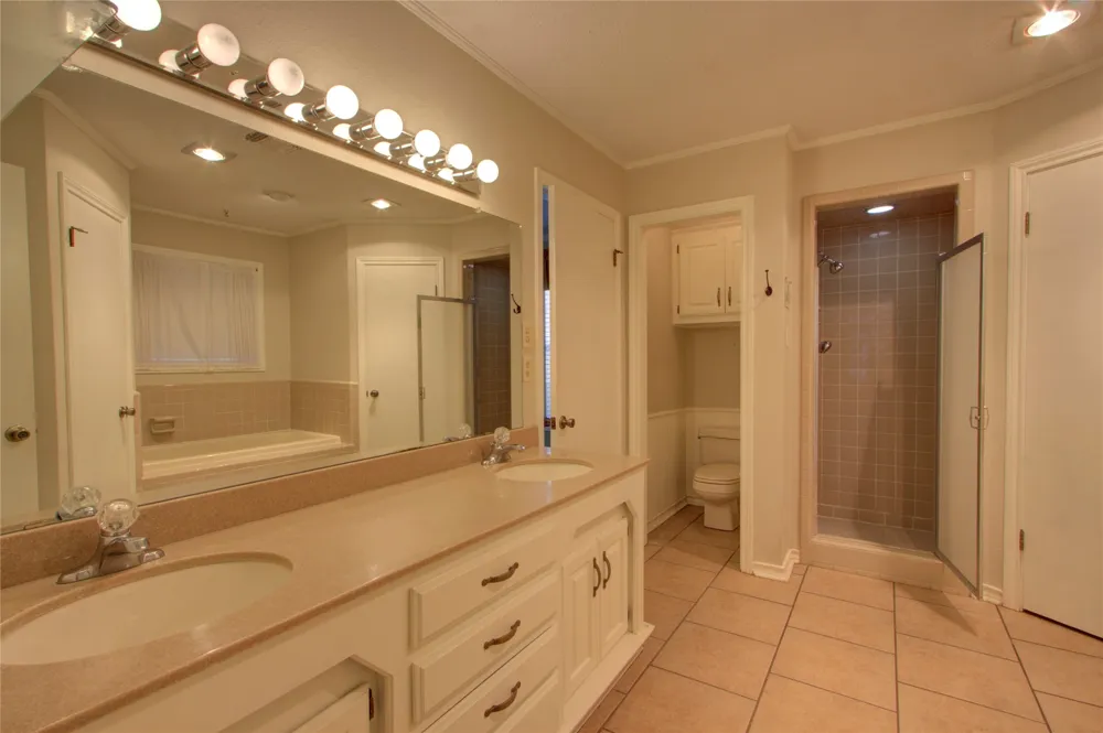 325 Loma Linda Wake Village, TX 75501