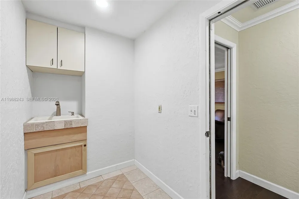 1625 Sunkist Way Fort Myers, FL 33905