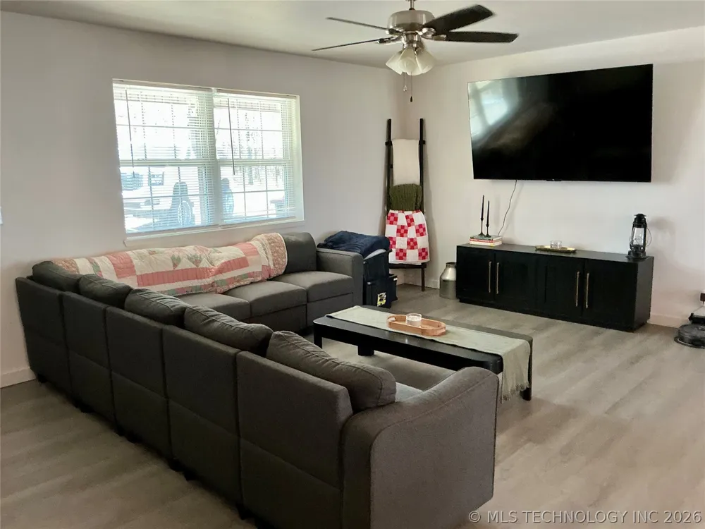 8354 Hwy 82 Spavinaw, OK 74366