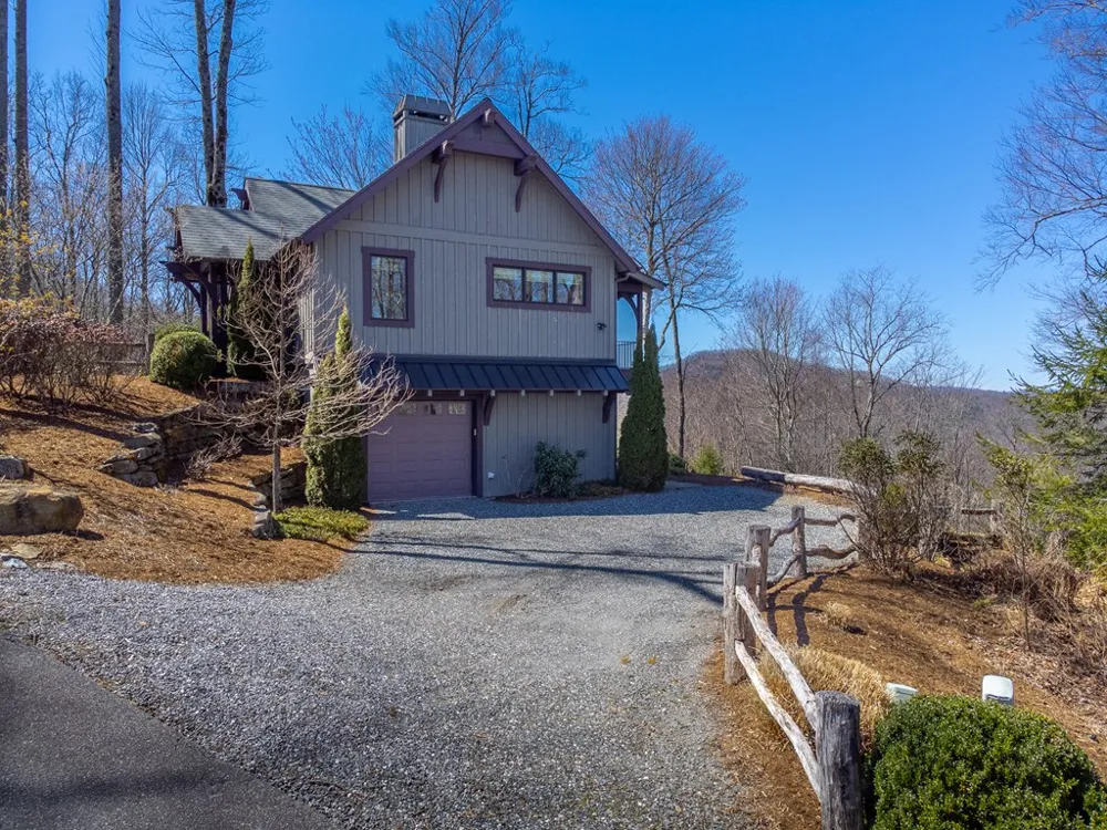 Purple Top Dr Tuckasegee, NC 28783