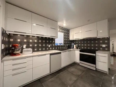 4043 W 159th Street