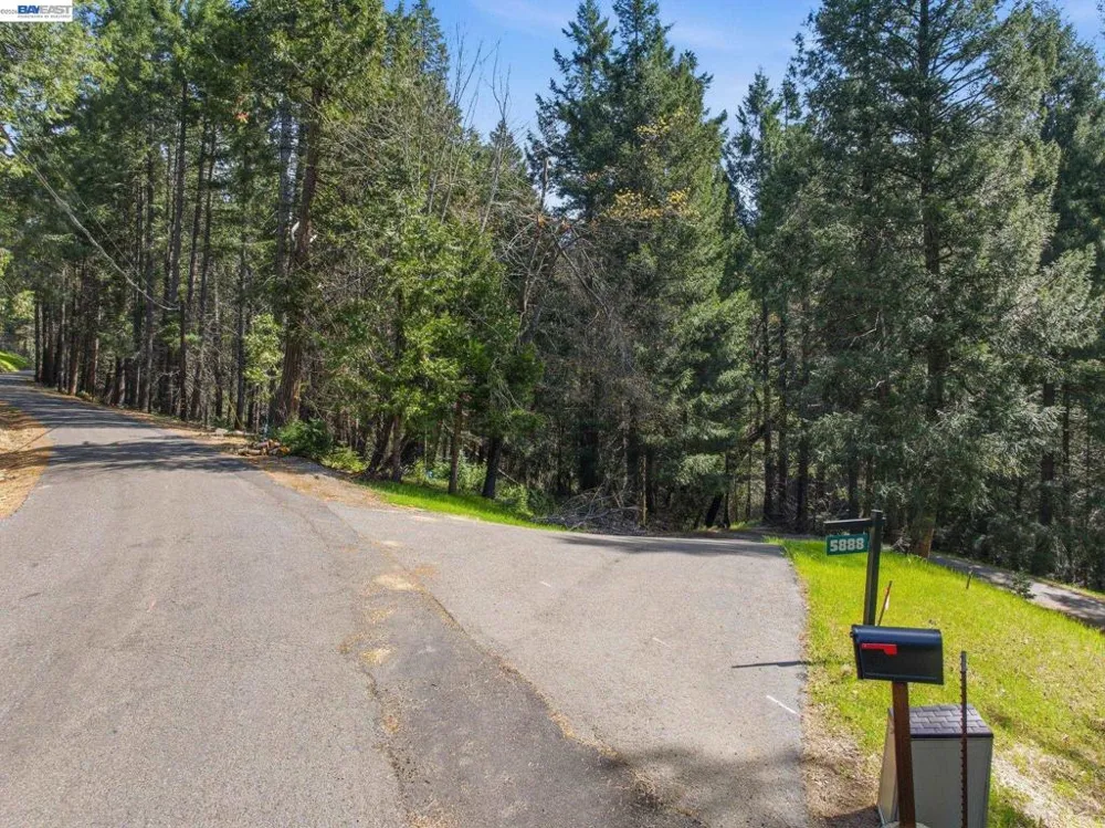 5890 Starkes Grade Rd Pollock Pines, CA 95726