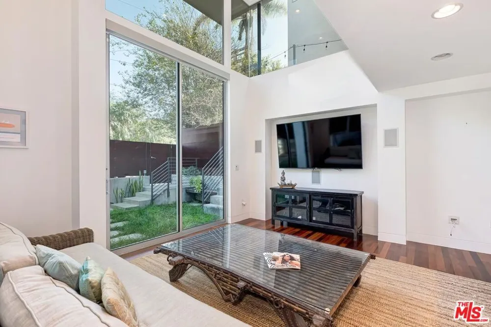 111 Eastwind Street Marina del Rey, CA 90292
