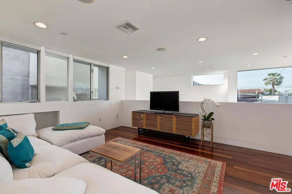 111 Eastwind Street Marina del Rey, CA 90292