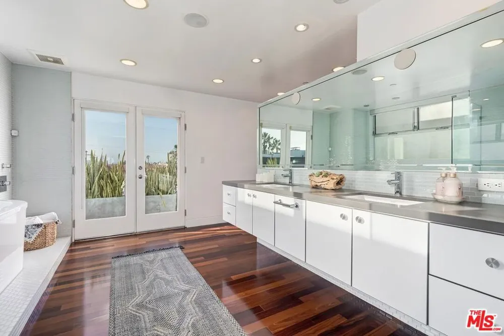 111 Eastwind Street Marina del Rey, CA 90292
