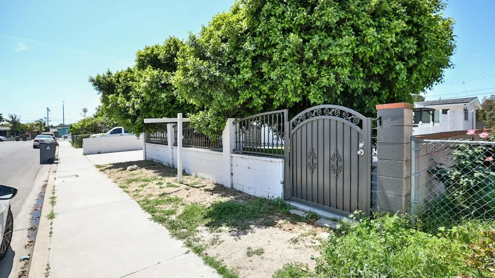 10301 Antigua Street Anaheim, CA 92804