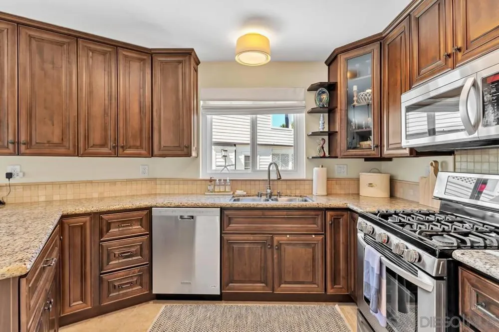 1155 Star Park Circle #1B Coronado, CA 92118