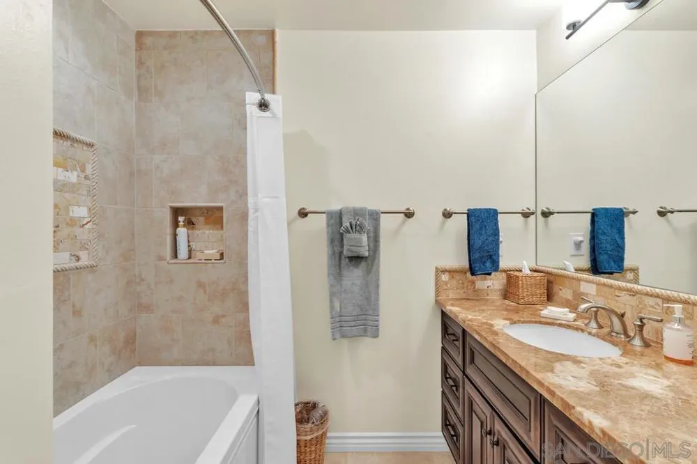 1155 Star Park Circle #1B Coronado, CA 92118