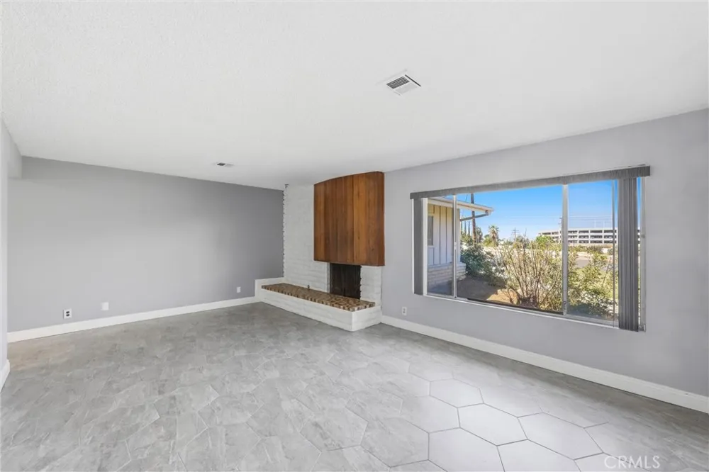 24673 Barton Loma Linda, CA 92354