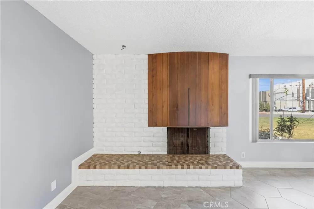 24673 Barton Loma Linda, CA 92354