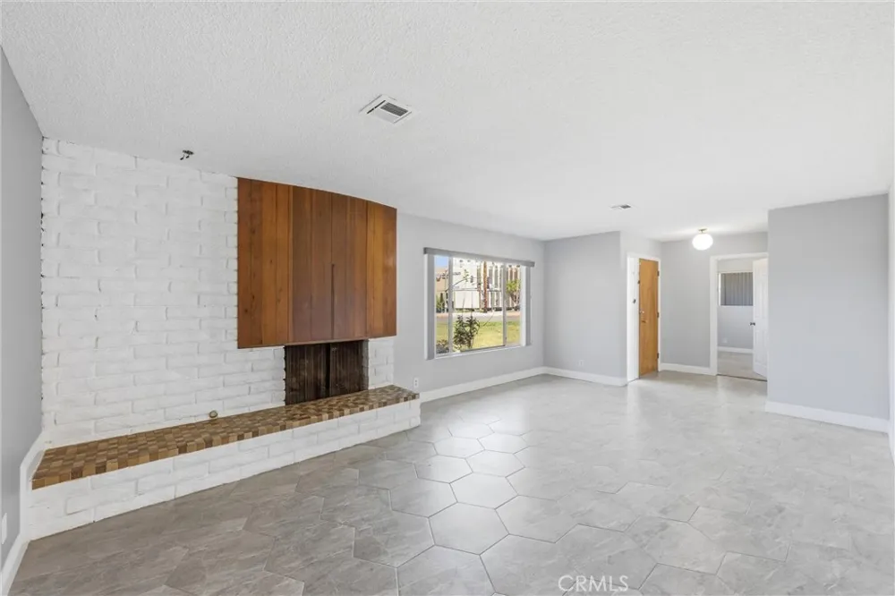 24673 Barton Loma Linda, CA 92354