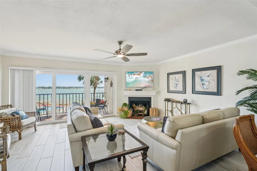 7520 SUNSHINE SKYWAY LANE S #T18 St Petersburg, FL 33711