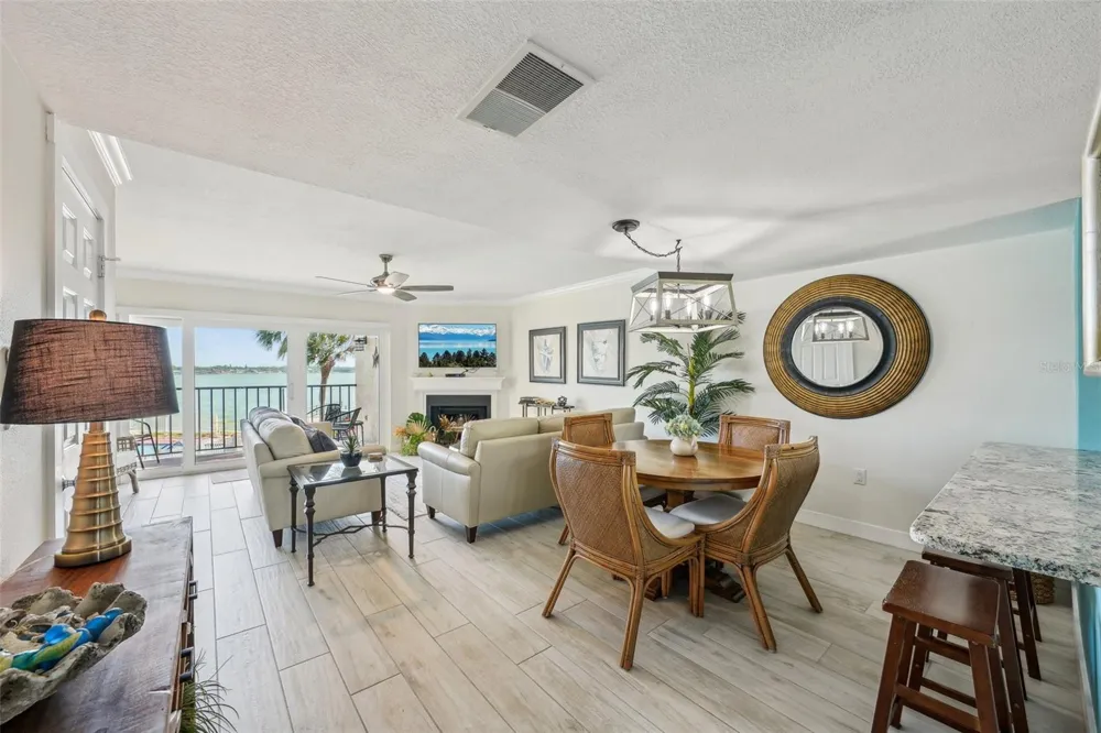 7520 SUNSHINE SKYWAY LANE S #T18 St Petersburg, FL 33711