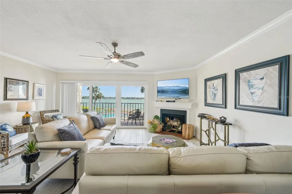 7520 SUNSHINE SKYWAY LANE S #T18 St Petersburg, FL 33711