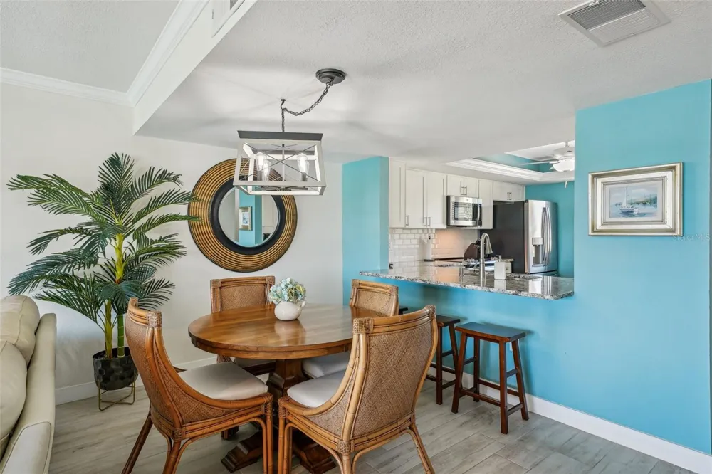 7520 SUNSHINE SKYWAY LANE S #T18 St Petersburg, FL 33711