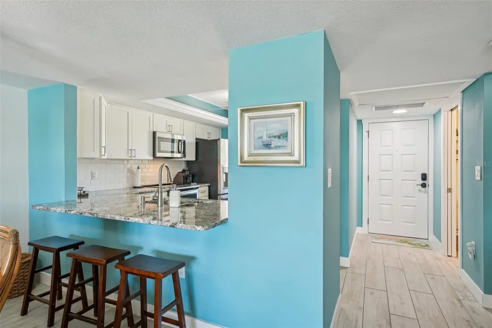 7520 SUNSHINE SKYWAY LANE S #T18 St Petersburg, FL 33711