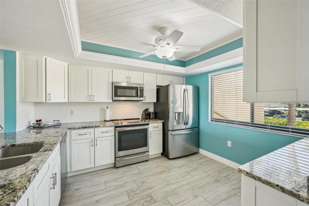7520 SUNSHINE SKYWAY LANE S #T18 St Petersburg, FL 33711