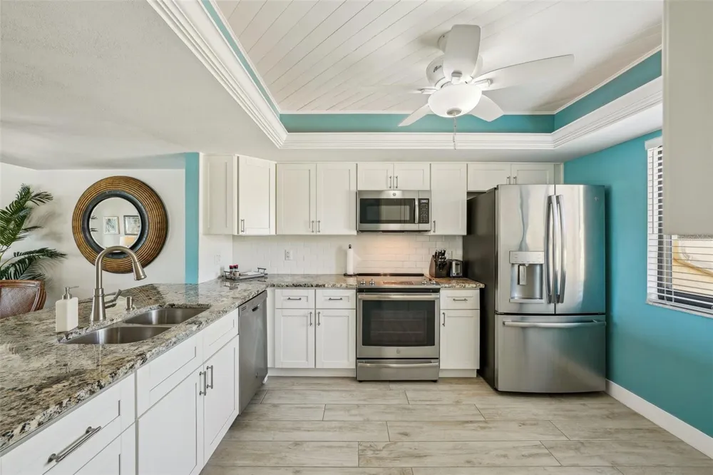 7520 SUNSHINE SKYWAY LANE S #T18 St Petersburg, FL 33711