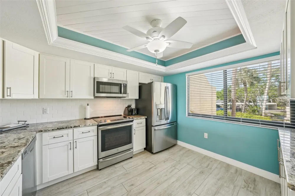 7520 SUNSHINE SKYWAY LANE S #T18 St Petersburg, FL 33711