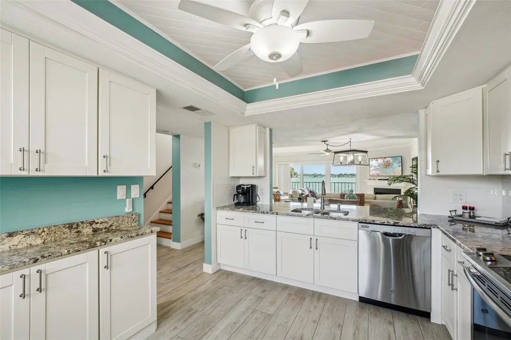 7520 SUNSHINE SKYWAY LANE S #T18 St Petersburg, FL 33711