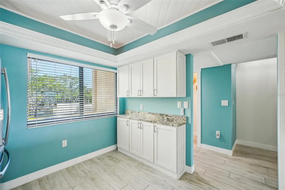 7520 SUNSHINE SKYWAY LANE S #T18 St Petersburg, FL 33711