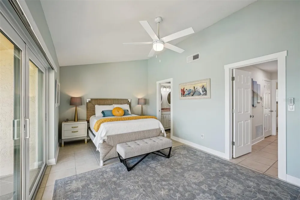 7520 SUNSHINE SKYWAY LANE S #T18 St Petersburg, FL 33711
