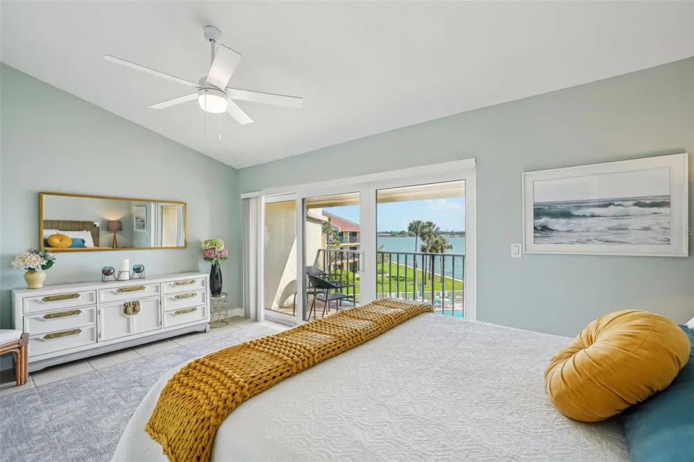 7520 SUNSHINE SKYWAY LANE S #T18 St Petersburg, FL 33711