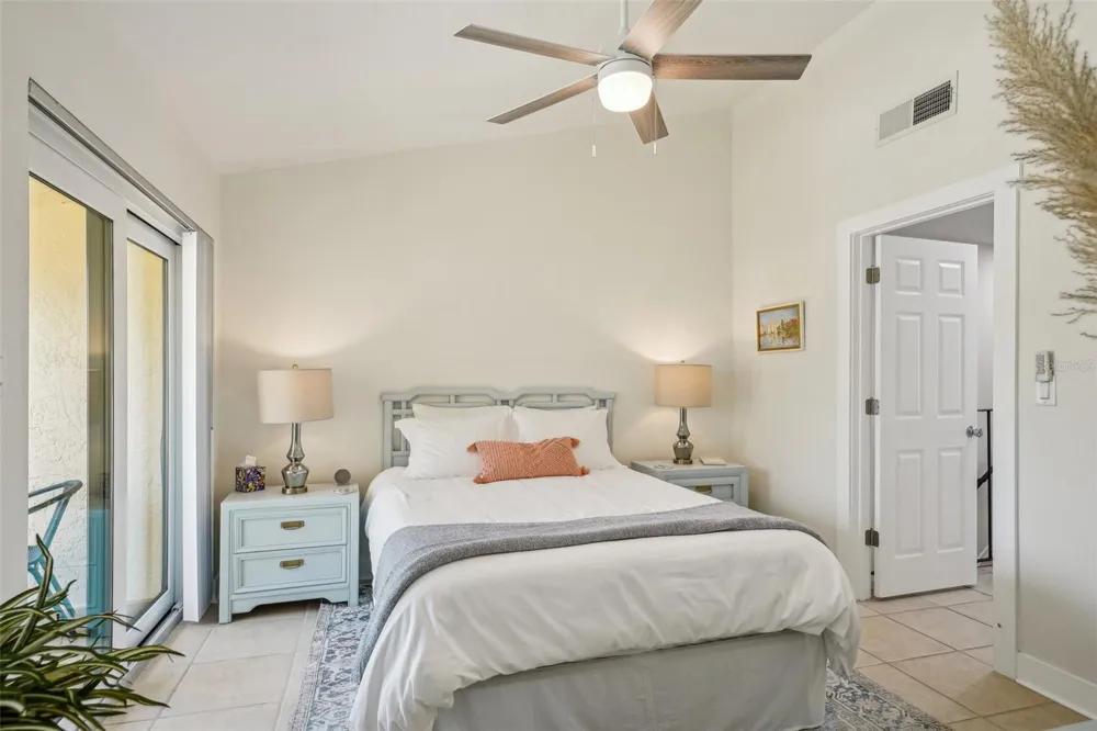 7520 SUNSHINE SKYWAY LANE S #T18 St Petersburg, FL 33711