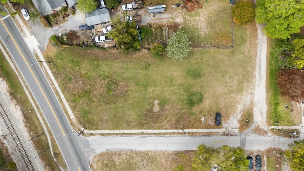 28 REWIS STREET Ocoee, FL 34761
