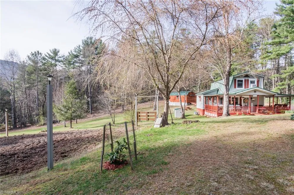 6414 Summit Road Purlear, NC 28665