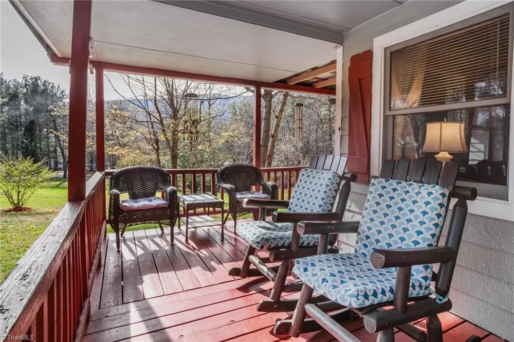 6414 Summit Road Purlear, NC 28665