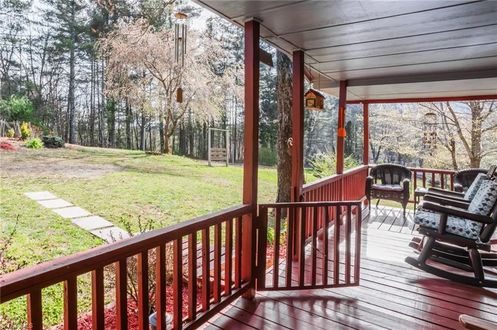 6414 Summit Road Purlear, NC 28665