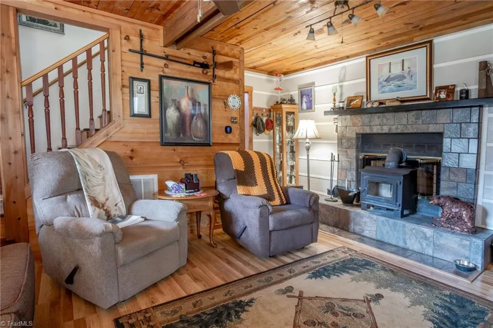 6414 Summit Road Purlear, NC 28665