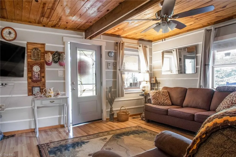 6414 Summit Road Purlear, NC 28665