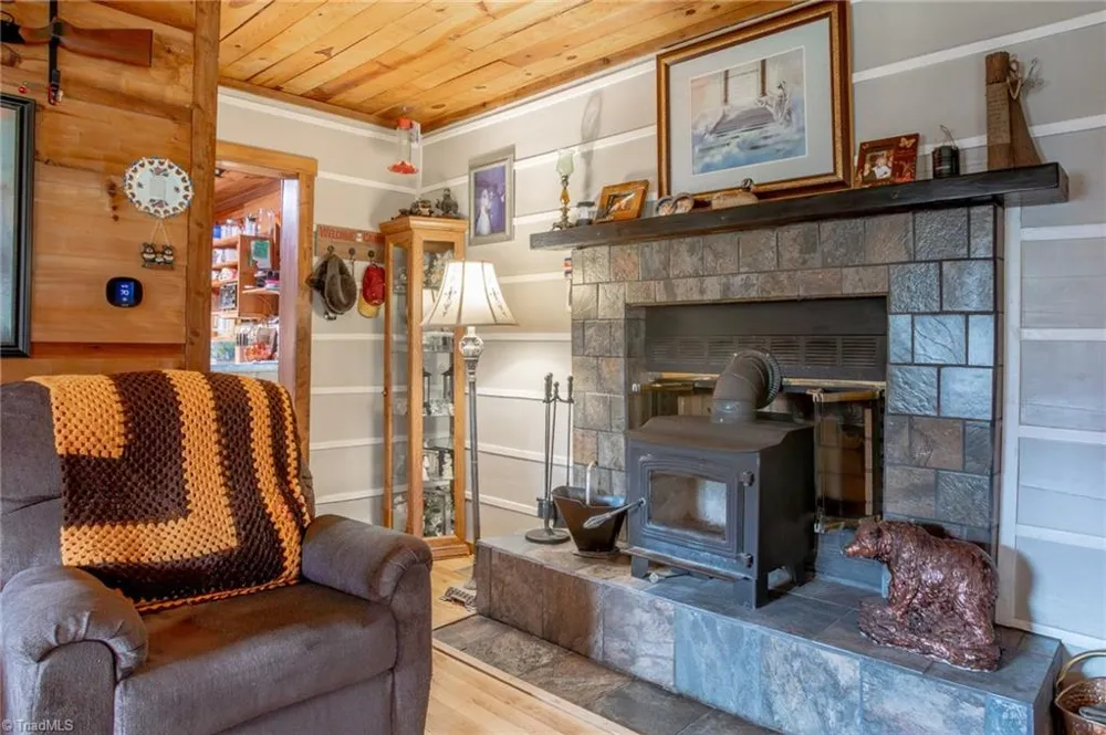 6414 Summit Road Purlear, NC 28665