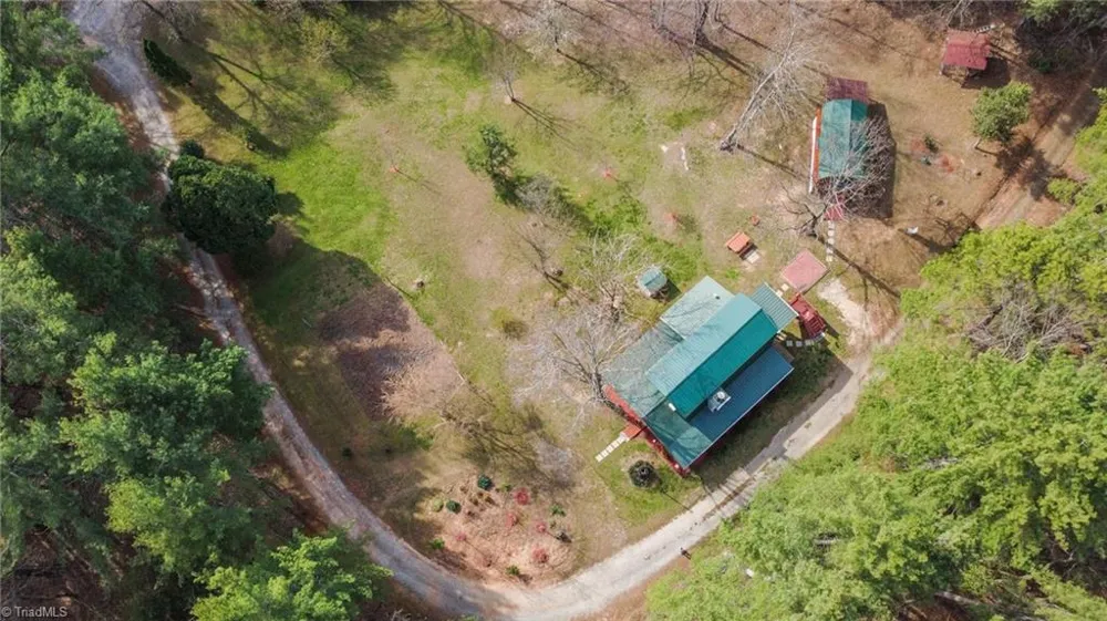 6414 Summit Road Purlear, NC 28665