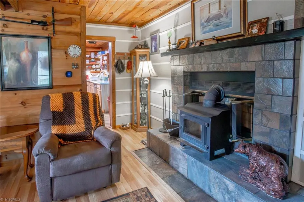 6414 Summit Road Purlear, NC 28665