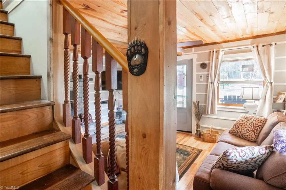 6414 Summit Road Purlear, NC 28665