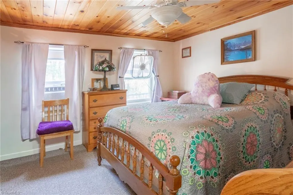 6414 Summit Road Purlear, NC 28665