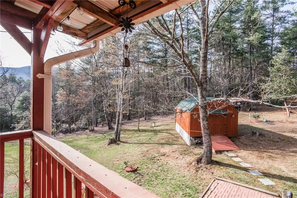 6414 Summit Road Purlear, NC 28665